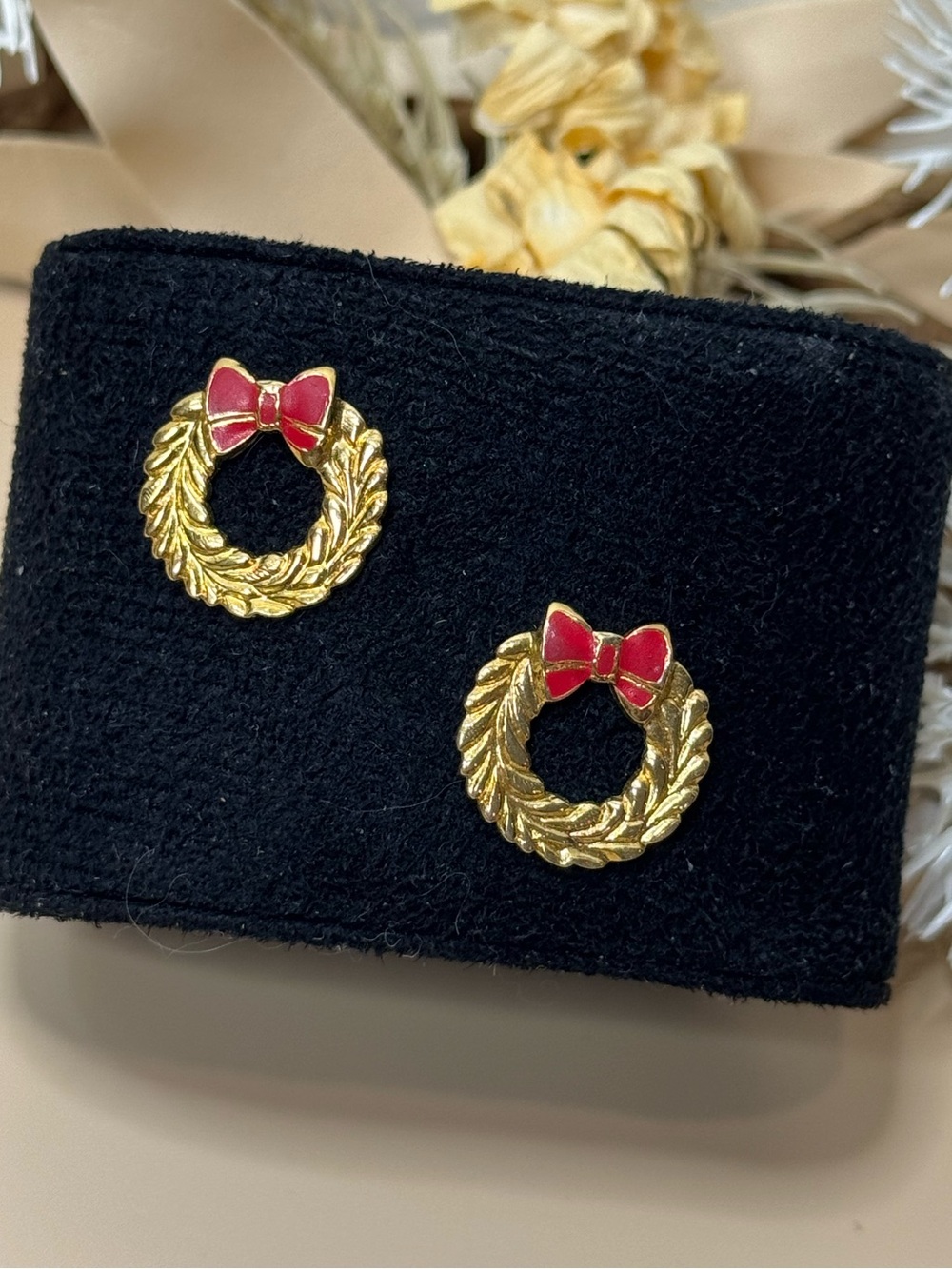 Vintage Gold Tone Christmas Wreath Red Bow Stud Earrings